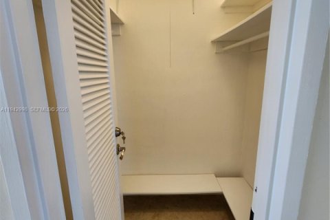 Copropriété à louer à Fort Lauderdale, Floride: 1 chambre, 75.34 m2 № 1999383 - photo 9