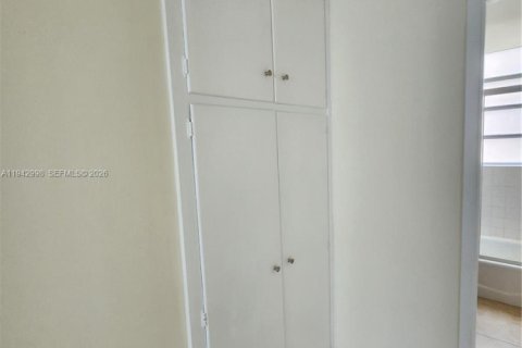 Copropriété à louer à Fort Lauderdale, Floride: 1 chambre, 75.34 m2 № 1999383 - photo 10