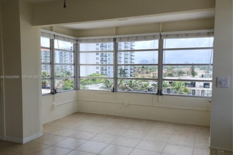 Copropriété à louer à Fort Lauderdale, Floride: 1 chambre, 75.34 m2 № 1999383 - photo 5