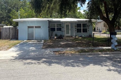 House in Bradenton, Florida 3 bedrooms, 129.69 sq.m. № 2204734