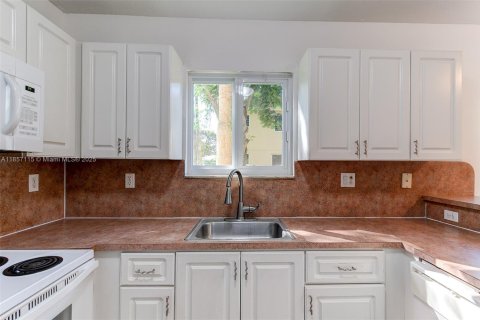 Condominio en alquiler en Homestead, Florida, 3 dormitorios, 111.11 m2 № 1883796 - foto 12