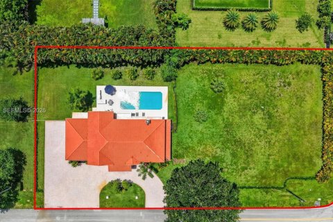 House in Plantation, Florida 6 bedrooms, 365.11 sq.m. № 2244009 - photo 7
