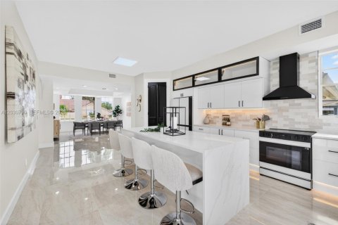 House in Plantation, Florida 6 bedrooms, 365.11 sq.m. № 2244009 - photo 22