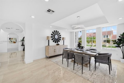 House in Plantation, Florida 6 bedrooms, 365.11 sq.m. № 2244009 - photo 17