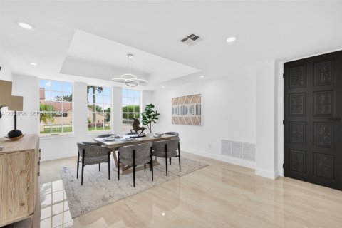 House in Plantation, Florida 6 bedrooms, 365.11 sq.m. № 2244009 - photo 16