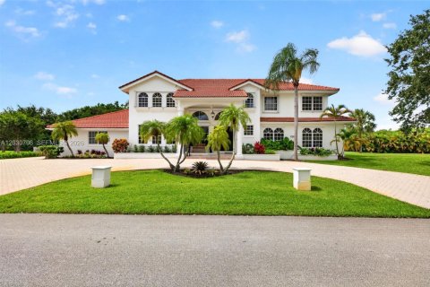 House in Plantation, Florida 6 bedrooms, 365.11 sq.m. № 2244009