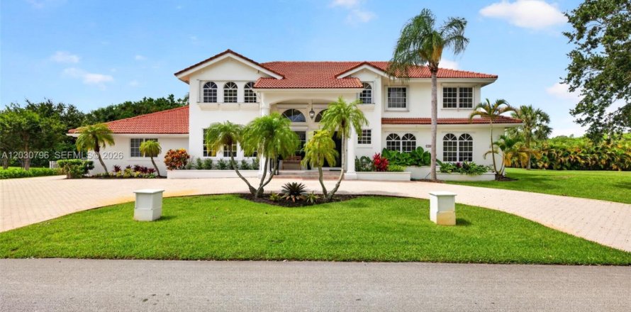 House in Plantation, Florida 6 bedrooms, 365.11 sq.m. № 2244009