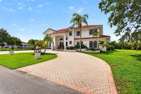 House in Plantation, Florida 6 bedrooms, 365.11 sq.m. № 2244009 - photo 2