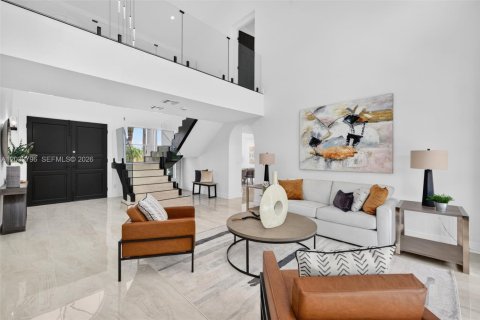 House in Plantation, Florida 6 bedrooms, 365.11 sq.m. № 2244009 - photo 13