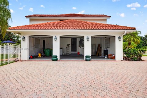 House in Plantation, Florida 6 bedrooms, 365.11 sq.m. № 2244009 - photo 5
