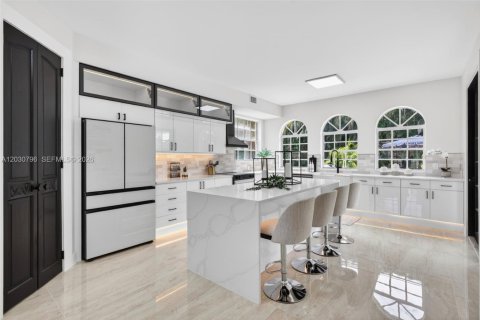 House in Plantation, Florida 6 bedrooms, 365.11 sq.m. № 2244009 - photo 21