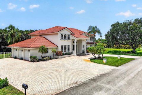 House in Plantation, Florida 6 bedrooms, 365.11 sq.m. № 2244009 - photo 3