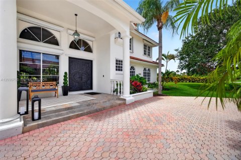 House in Plantation, Florida 6 bedrooms, 365.11 sq.m. № 2244009 - photo 6