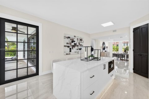 House in Plantation, Florida 6 bedrooms, 365.11 sq.m. № 2244009 - photo 24
