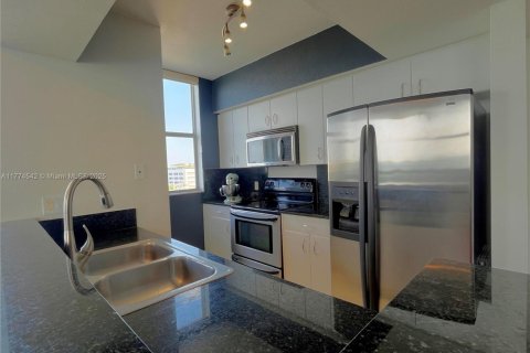 Condo in North Bay Village, Florida, 2 bedrooms  № 1693526 - photo 11