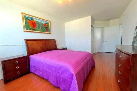 Condo in North Bay Village, Florida, 2 bedrooms  № 1693526 - photo 19