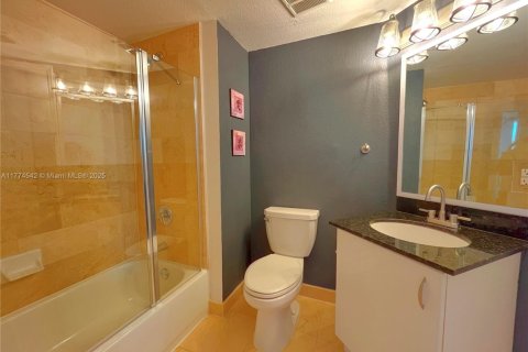 Condo in North Bay Village, Florida, 2 bedrooms  № 1693526 - photo 22