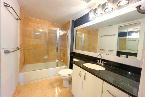 Condo in North Bay Village, Florida, 2 bedrooms  № 1693526 - photo 18