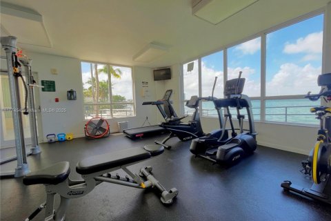 Condo in North Bay Village, Florida, 2 bedrooms  № 1693526 - photo 24