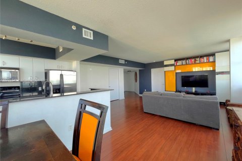 Condo in North Bay Village, Florida, 2 bedrooms  № 1693526 - photo 7