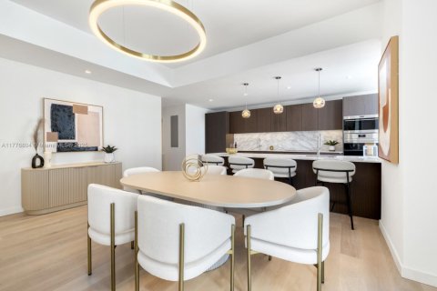 Condo in Miami Beach, Florida, 2 bedrooms  № 1701246 - photo 2
