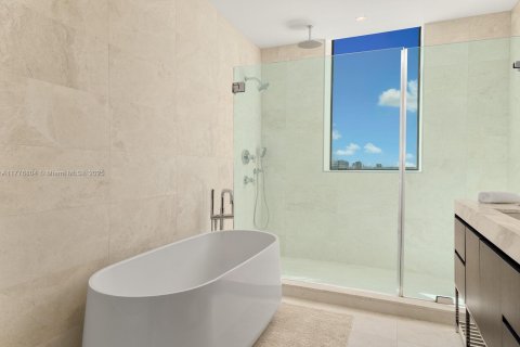 Condo in Miami Beach, Florida, 2 bedrooms  № 1701246 - photo 10
