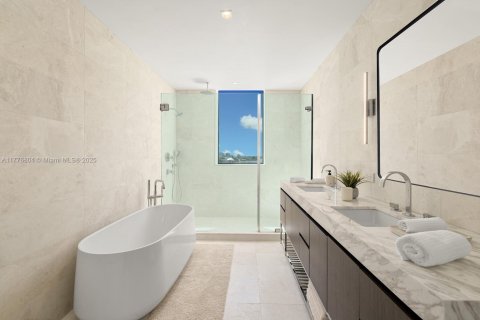 Condo in Miami Beach, Florida, 2 bedrooms  № 1701246 - photo 9
