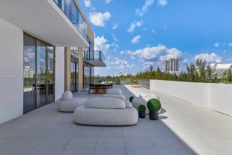 Condo in Miami Beach, Florida, 2 bedrooms  № 1701246 - photo 14