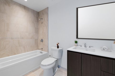 Condo in Miami Beach, Florida, 2 bedrooms  № 1701246 - photo 12