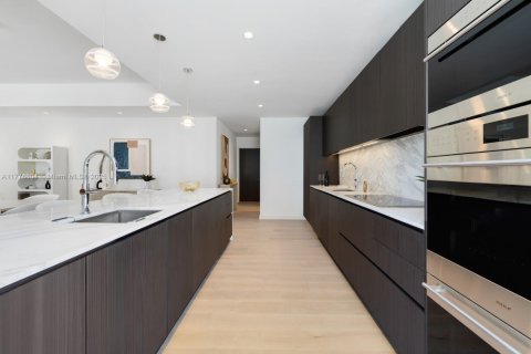 Condo in Miami Beach, Florida, 2 bedrooms  № 1701246 - photo 3
