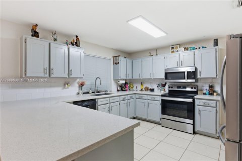 Villa ou maison à vendre à Miami, Floride: 3 chambres, 182.09 m2 № 2278310 - photo 9
