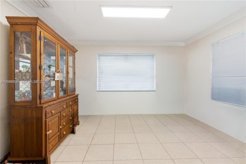 Villa ou maison à vendre à Miami, Floride: 3 chambres, 182.09 m2 № 2278310 - photo 25