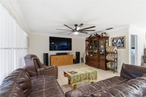 Villa ou maison à vendre à Miami, Floride: 3 chambres, 182.09 m2 № 2278310 - photo 4