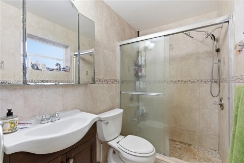 Villa ou maison à vendre à Miami, Floride: 3 chambres, 182.09 m2 № 2278310 - photo 21