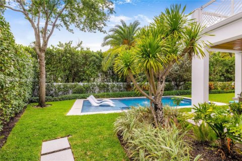 House in South Miami, Florida 5 bedrooms, 346.15 sq.m. № 2064238 - photo 18