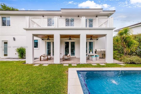 House in South Miami, Florida 5 bedrooms, 346.15 sq.m. № 2064238 - photo 26