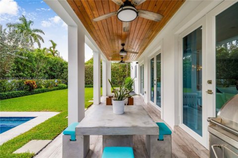 House in South Miami, Florida 5 bedrooms, 346.15 sq.m. № 2064238 - photo 28