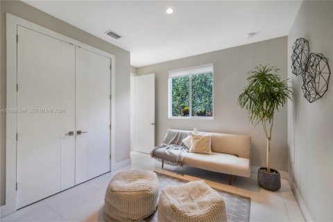 House in South Miami, Florida 5 bedrooms, 346.15 sq.m. № 2064238 - photo 19