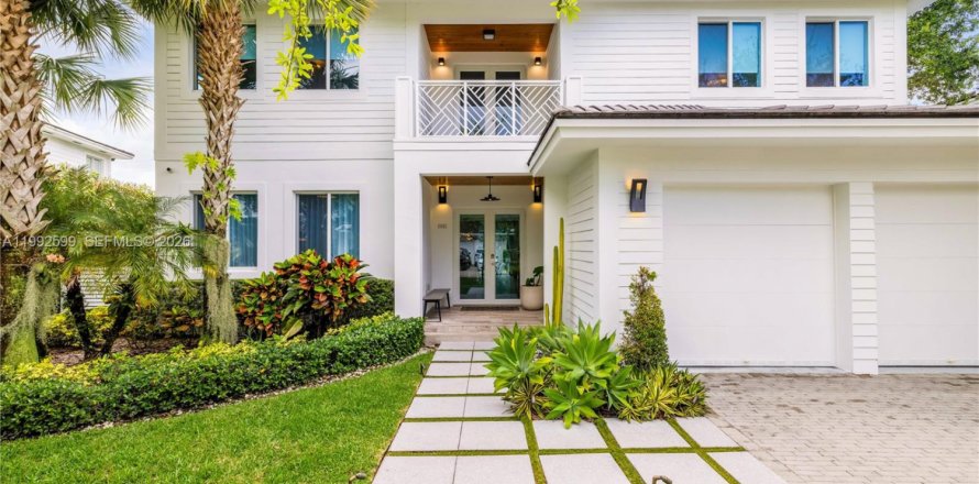 House in South Miami, Florida 5 bedrooms, 346.15 sq.m. № 2064238