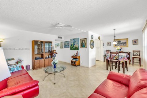 Copropriété à vendre à Deerfield Beach, Floride: 2 chambres, 92.9 m2 № 1865725 - photo 13