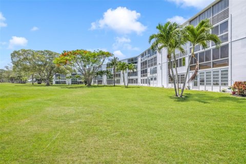 Copropriété à vendre à Deerfield Beach, Floride: 2 chambres, 92.9 m2 № 1865725 - photo 30