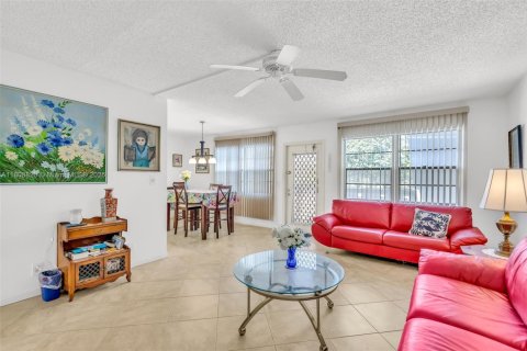 Copropriété à vendre à Deerfield Beach, Floride: 2 chambres, 92.9 m2 № 1865725 - photo 12