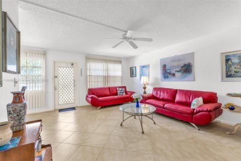 Copropriété à vendre à Deerfield Beach, Floride: 2 chambres, 92.9 m2 № 1865725 - photo 11