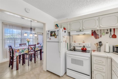 Copropriété à vendre à Deerfield Beach, Floride: 2 chambres, 92.9 m2 № 1865725 - photo 18