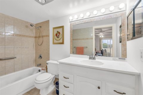 Copropriété à vendre à Deerfield Beach, Floride: 2 chambres, 92.9 m2 № 1865725 - photo 22