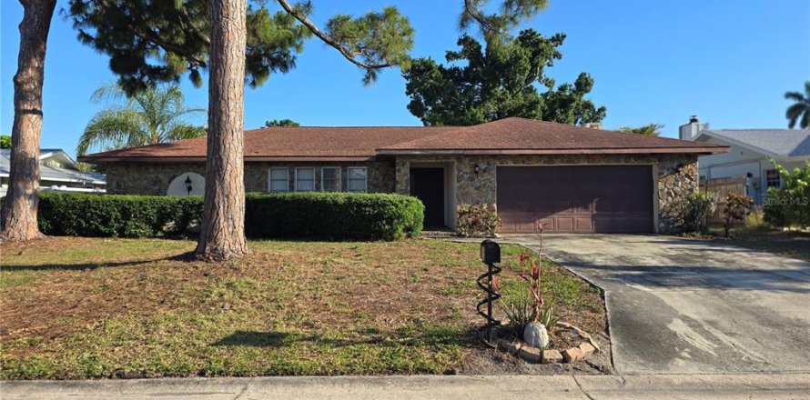 House in Bradenton, Florida 3 bedrooms, 168.71 sq.m. № 2149155