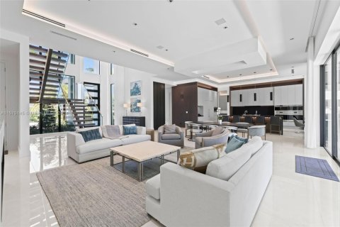 House in Boca Raton, Florida 6 bedrooms, 696.95 sq.m. № 1962050 - photo 4