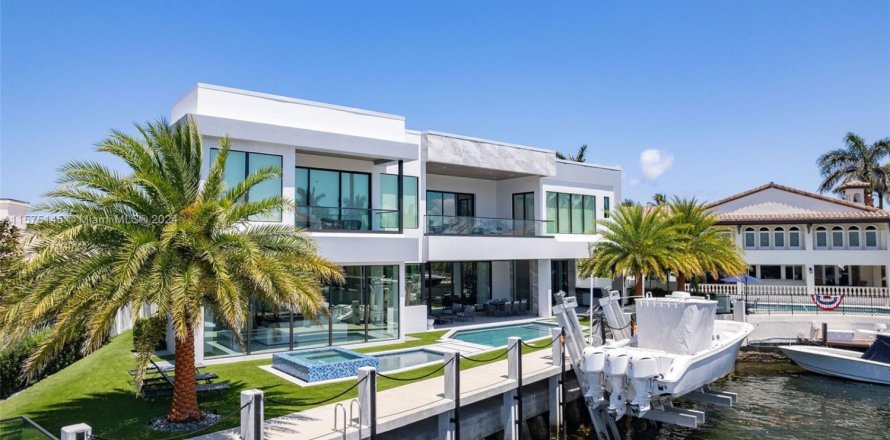 House in Boca Raton, Florida 6 bedrooms, 696.95 sq.m. № 1962050