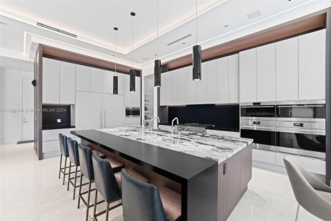 House in Boca Raton, Florida 6 bedrooms, 696.95 sq.m. № 1962050 - photo 10