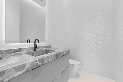 House in Boca Raton, Florida 6 bedrooms, 696.95 sq.m. № 1962050 - photo 20